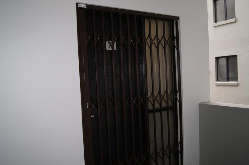 To Let 2 Bedroom Property for Rent in Woodstock Western Cape